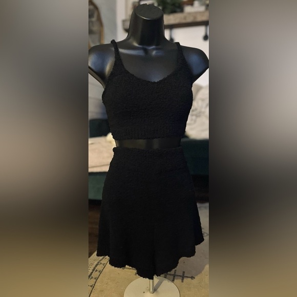 SHEIN black fuzzy crop top and high waist short set, size L - Picture 5 of 8